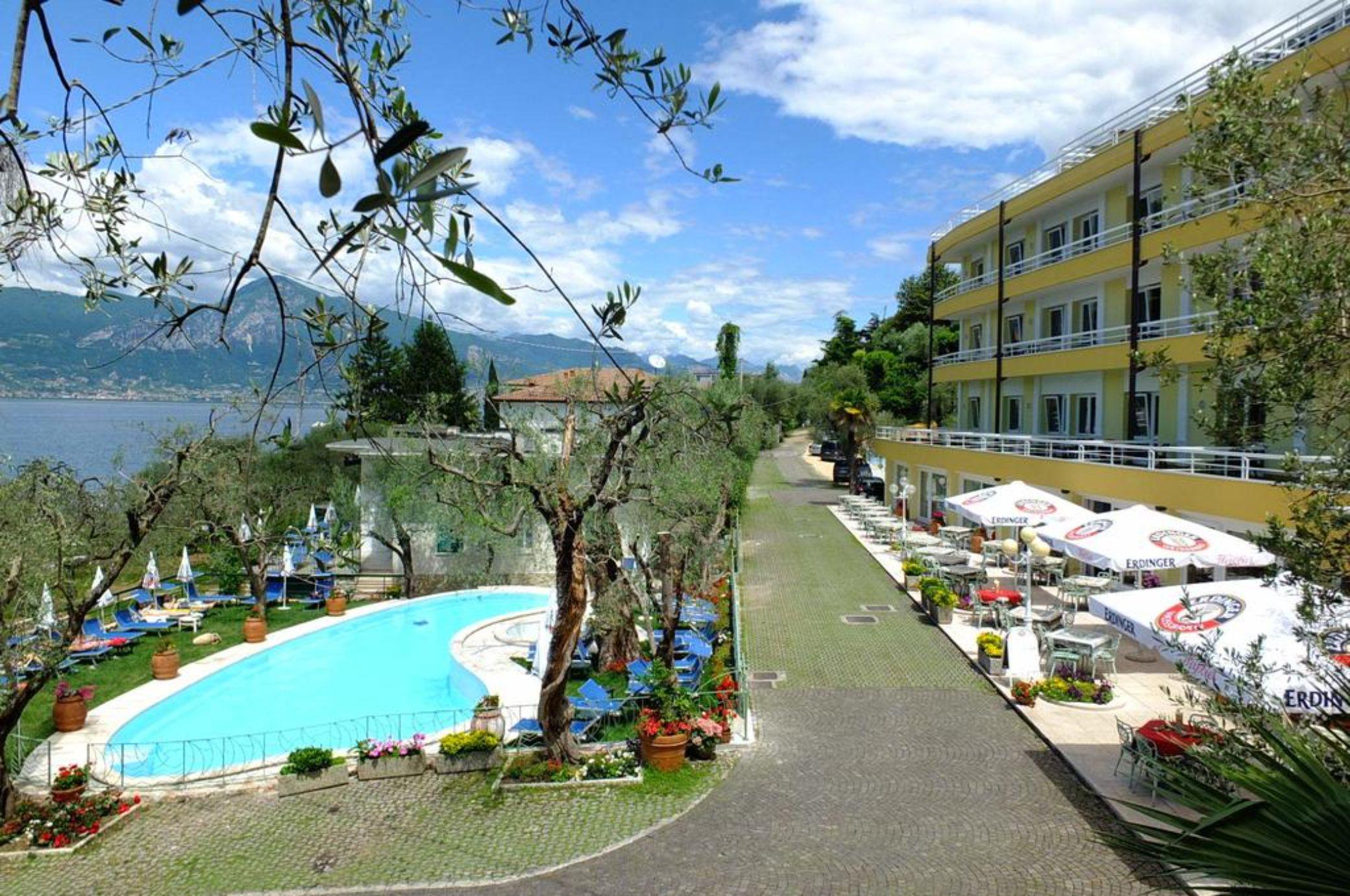 Hotel Internazionale Torri Del Benaco Bagian luar foto